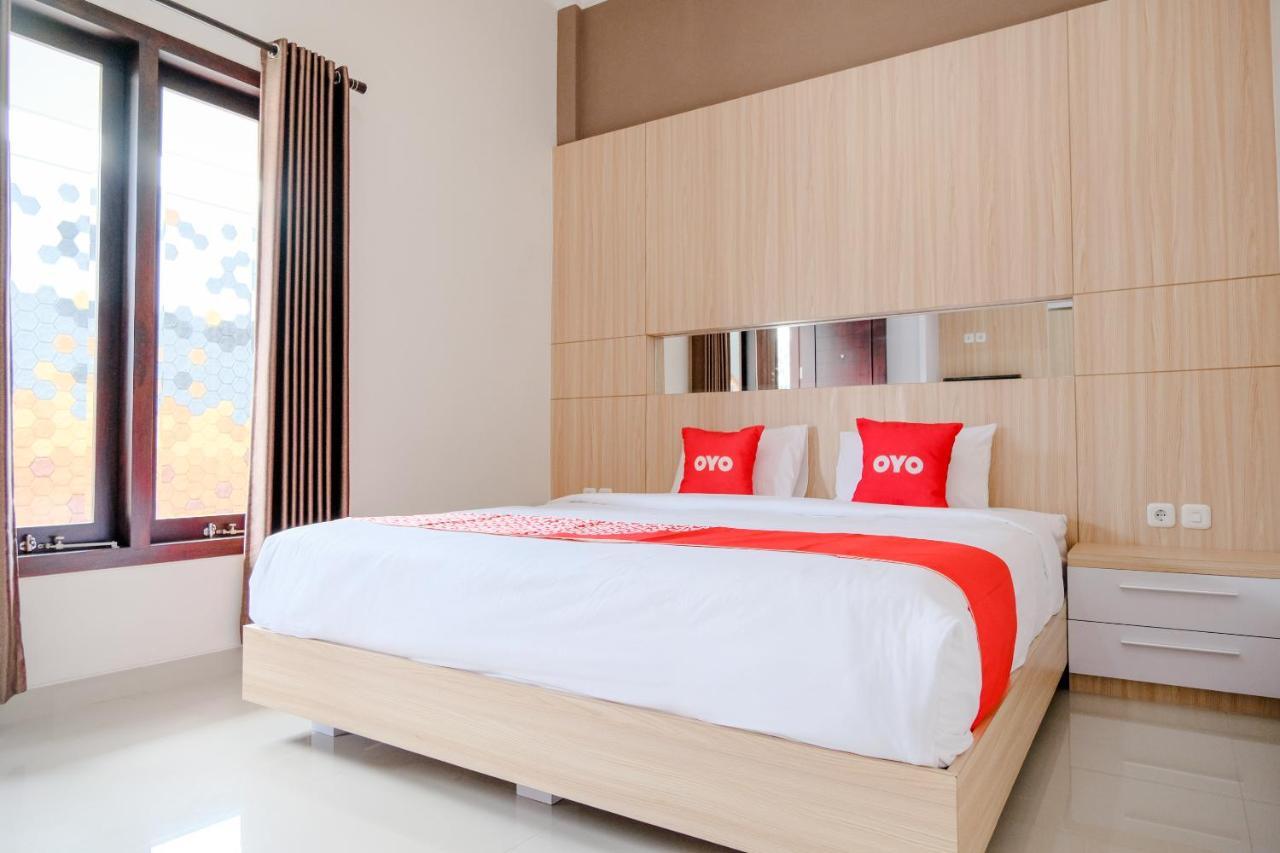 Oyo 2140 Hs Residence Tulungagung Exterior photo